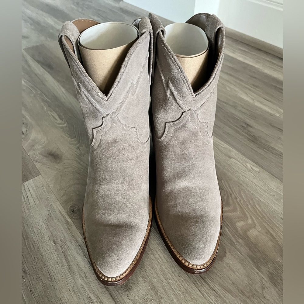 Cuero Jessie ankle boots. Size 8.5. Dove grey. Like new condition. Original box